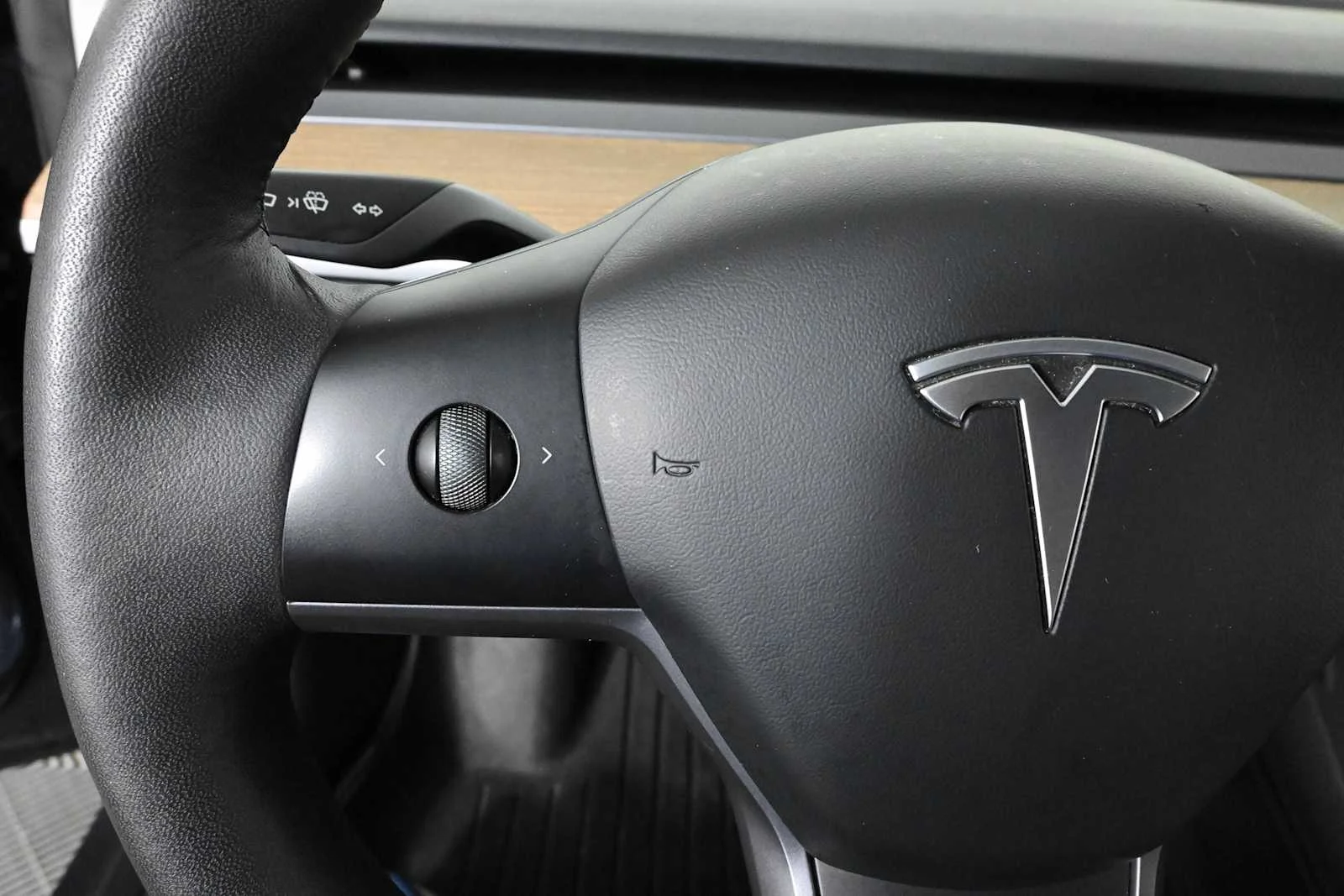 Used 2023 Midnight Silver Metallic Tesla  image 18