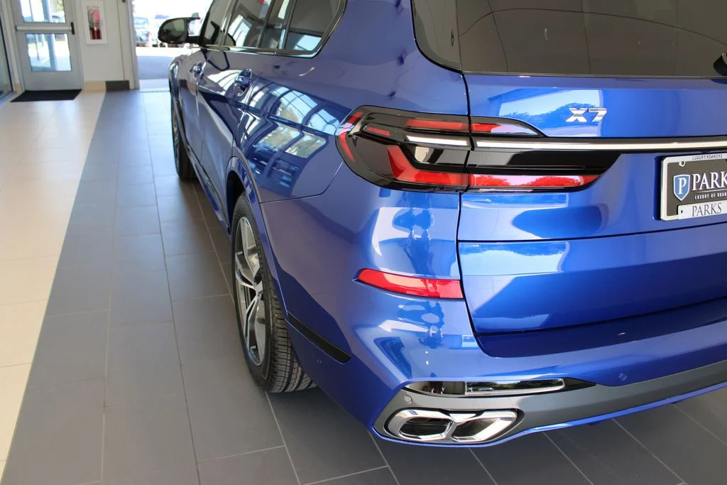 Used 2025 Blue Metallic BMW M60i image 41