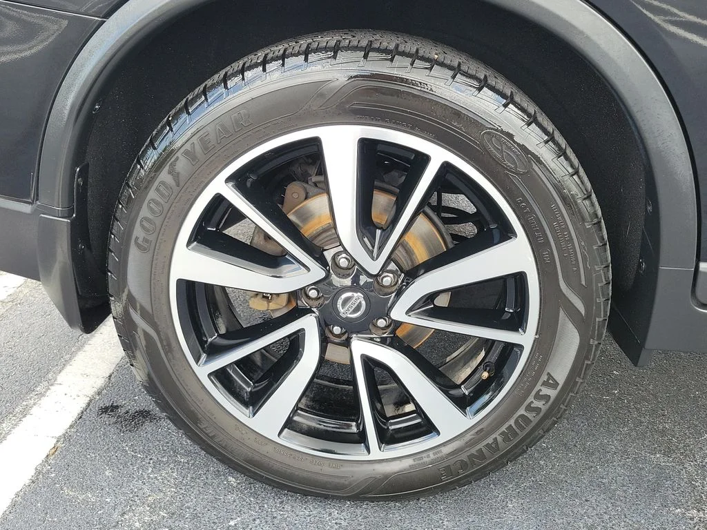 Used 2018 Black Nissan SL image 8