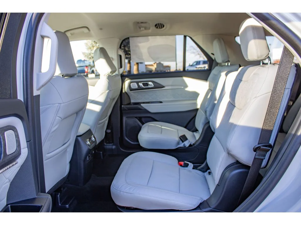 New 2026 Star White Metallic Tri-Coat Ford Platinum image 36