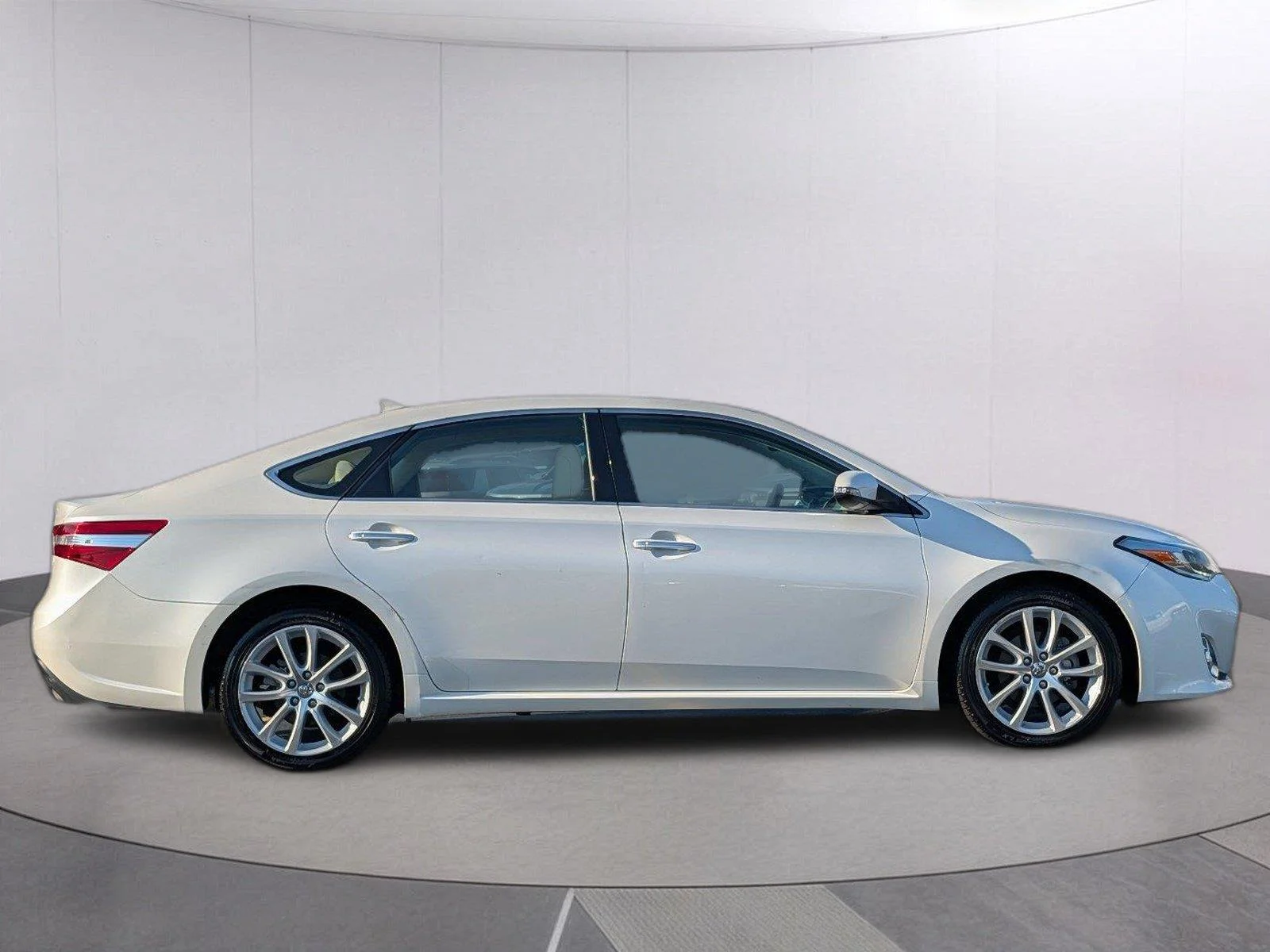 Used 2013 Blizzard Pearl Toyota Limited image 7