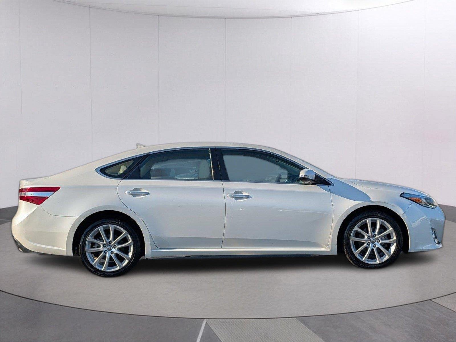 Used 2013 Blizzard Pearl Toyota Limited image 7