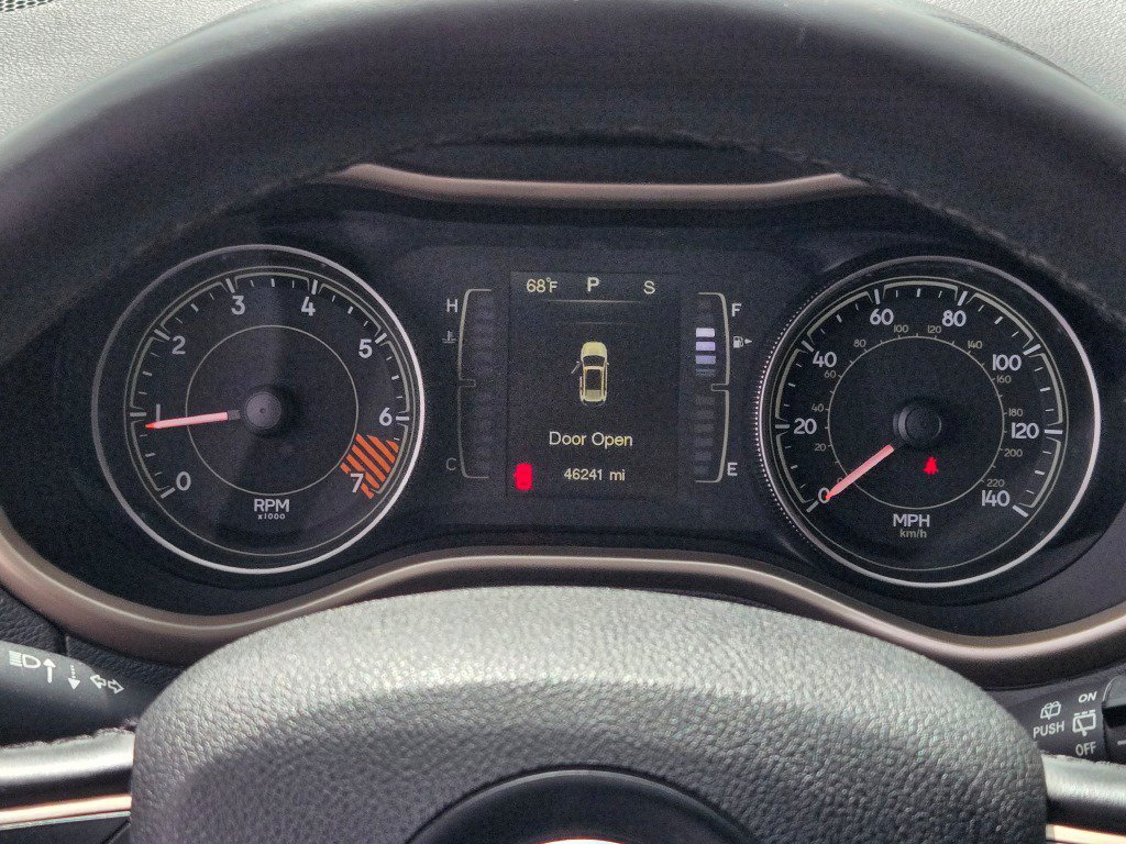 Used 2014 Crystal Metallic Jeep Latitude image 29