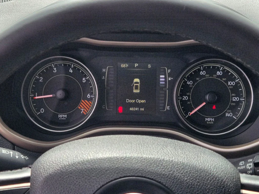 Used 2014 Gray Jeep Latitude image 29