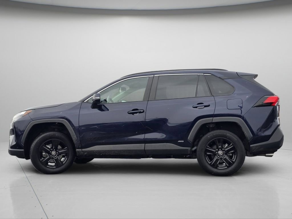 2024 Toyota RAV4 XLE - Photo 18