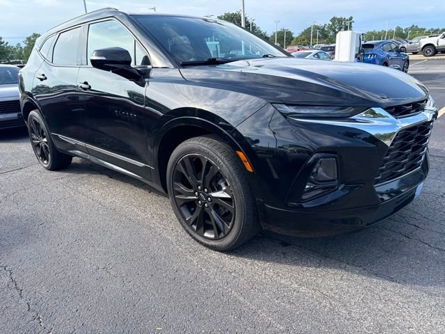Used 2022 Black Chevrolet RS image 4