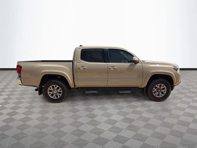 Used 2019  Toyota SR5 image 8