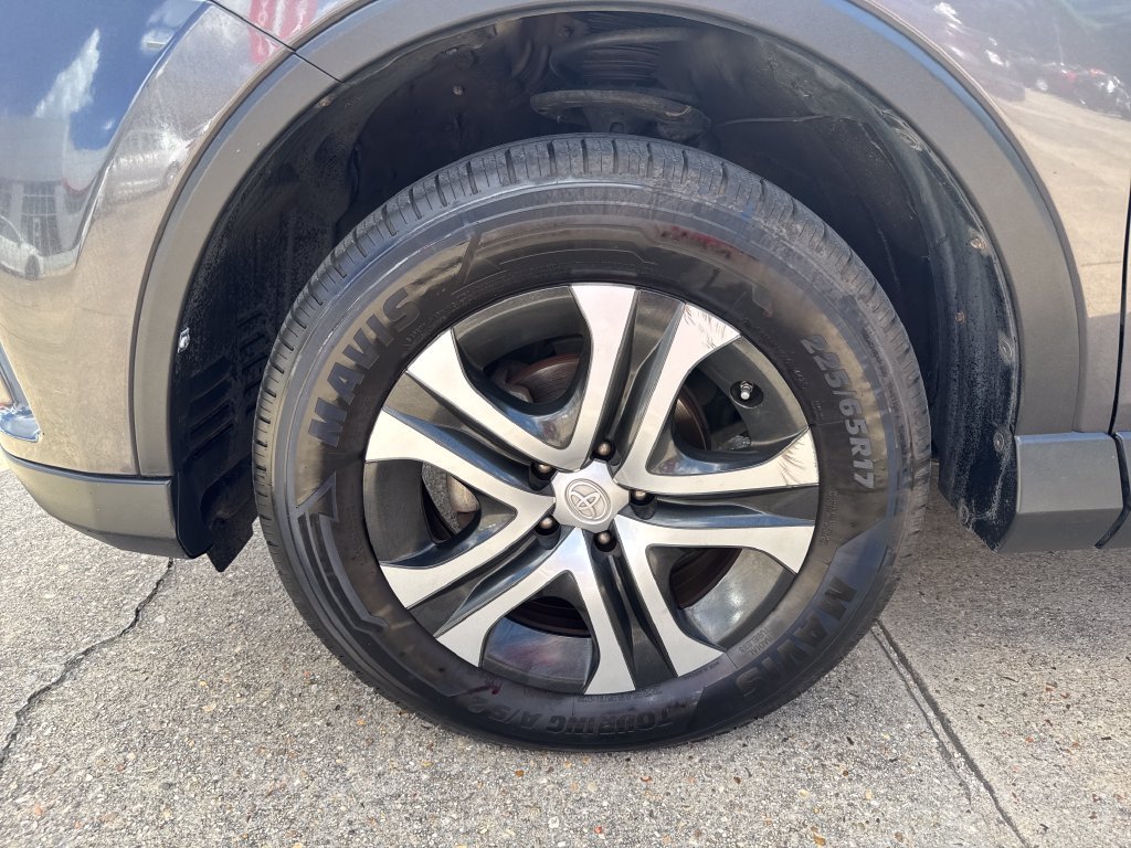 Used 2016 Gray Toyota LE image 29