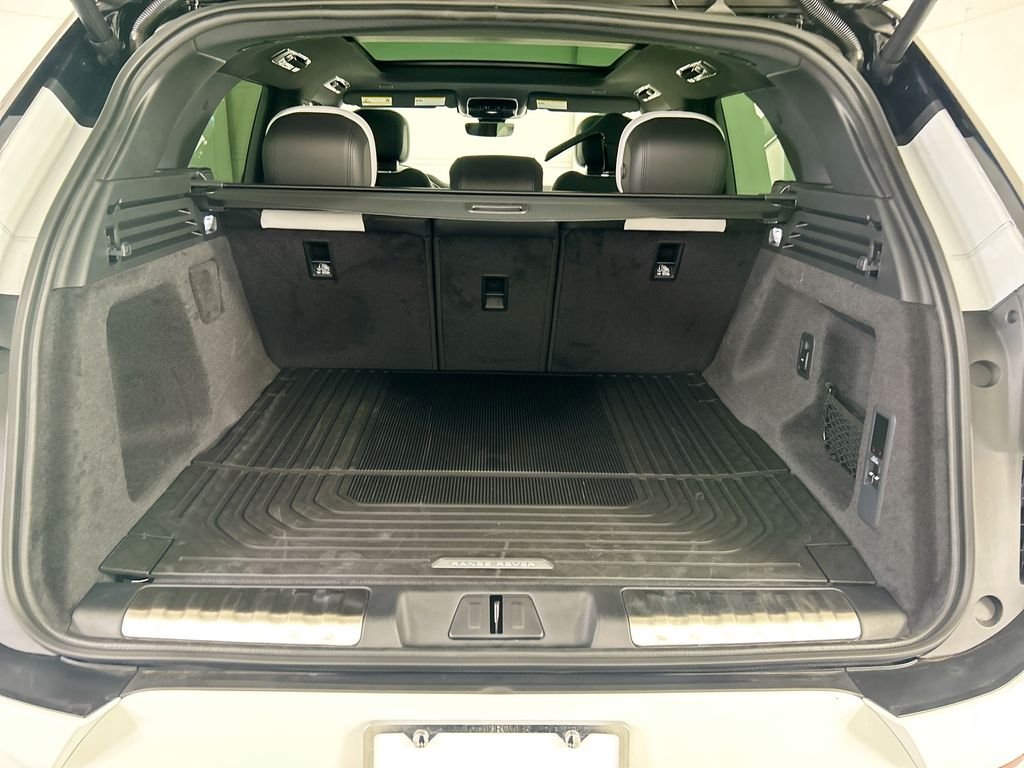 New 2026 Fuji White Land Rover Dynamic SE image 27