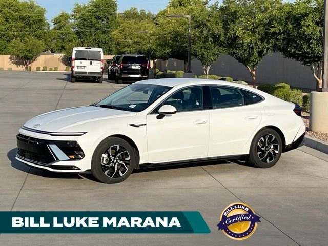 Certified Used 2025 White Hyundai SEL image 1
