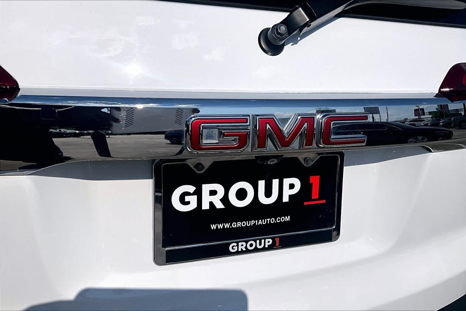 Used 2023 Summit White GMC SLE image 31