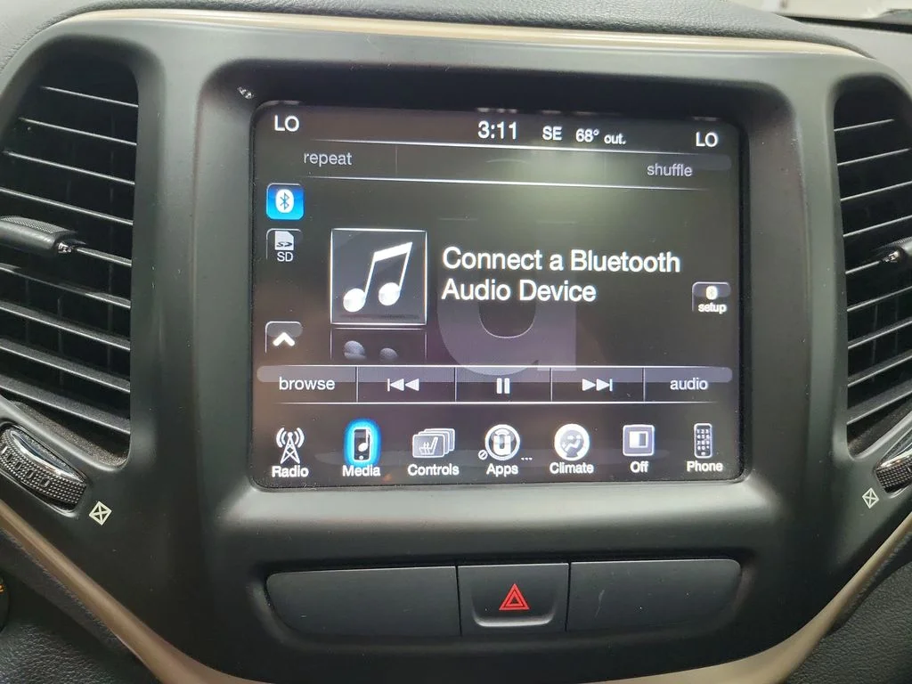 Used 2015 Red Jeep Latitude image 36