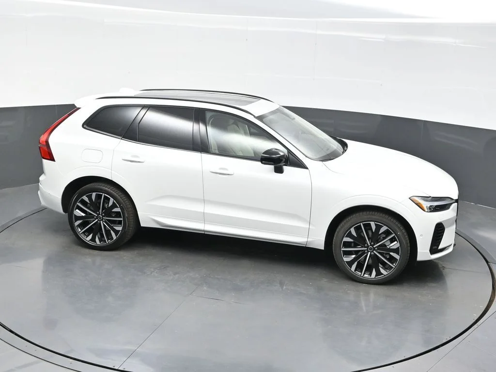 New 2026 Crystal White Volvo T8 Ultra image 34