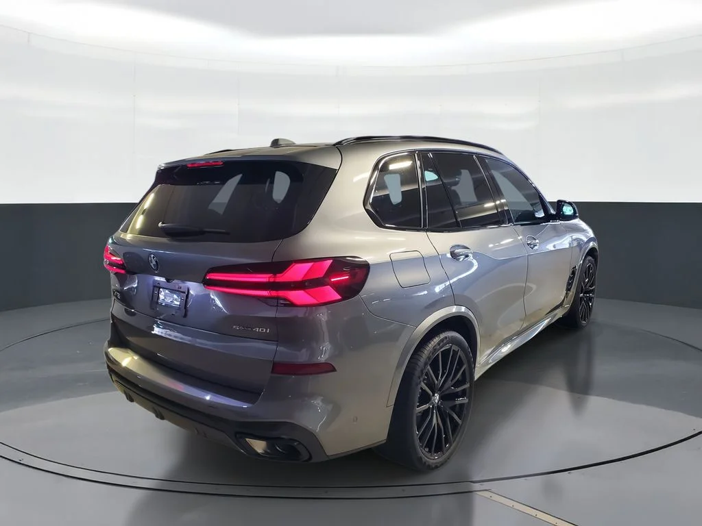 Used 2026 Skyscraper Grey Metallic BMW sDrive40i image 3
