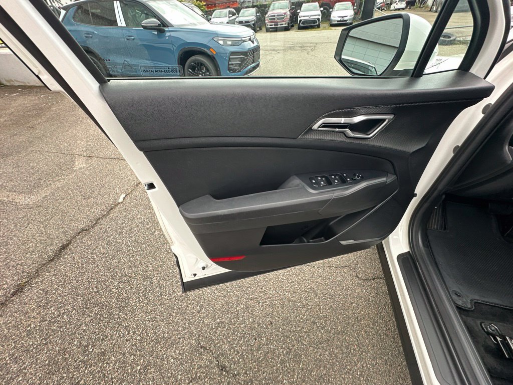 Used 2023 White Kia LX image 8