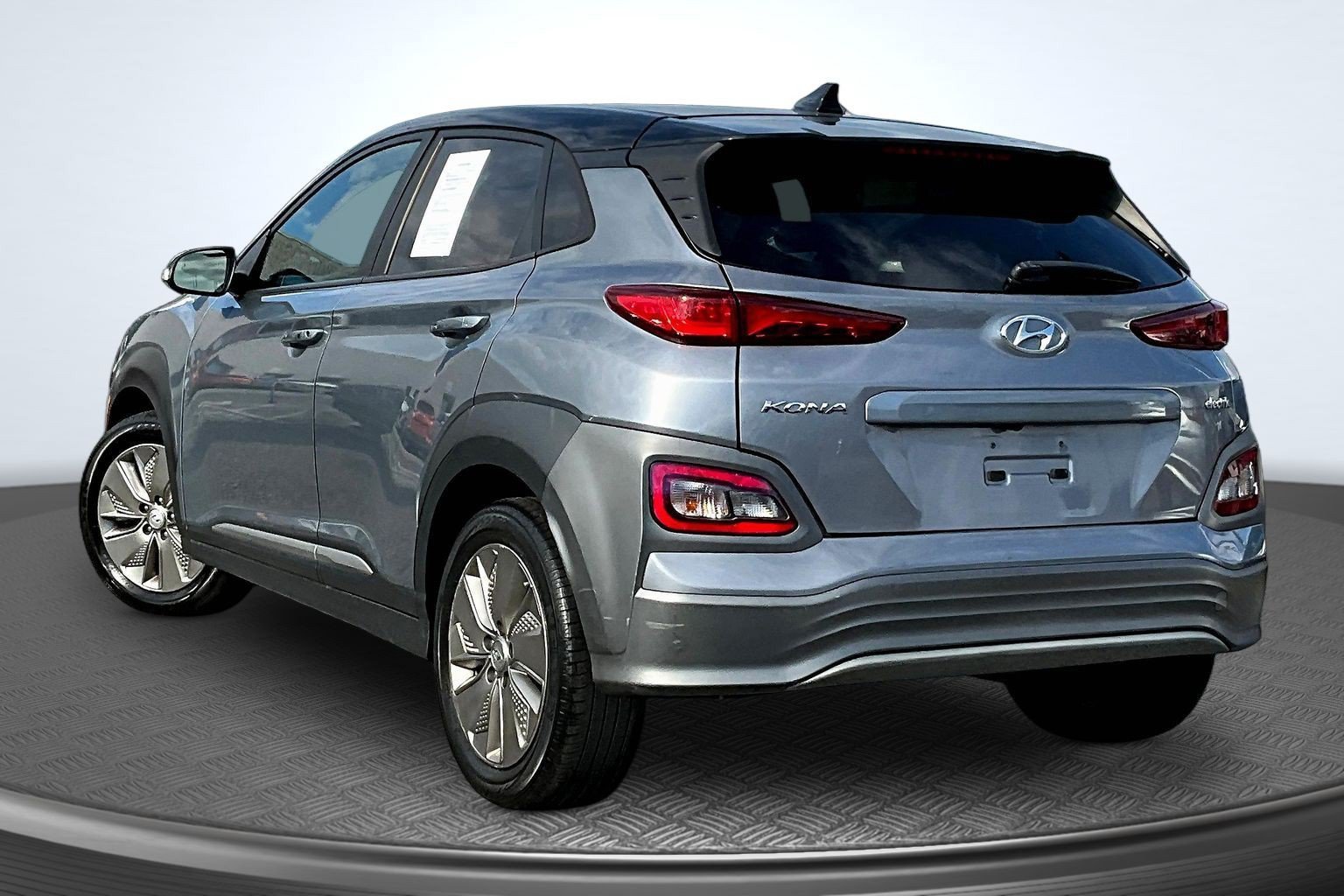 Used 2021 Silver Hyundai SEL image 3