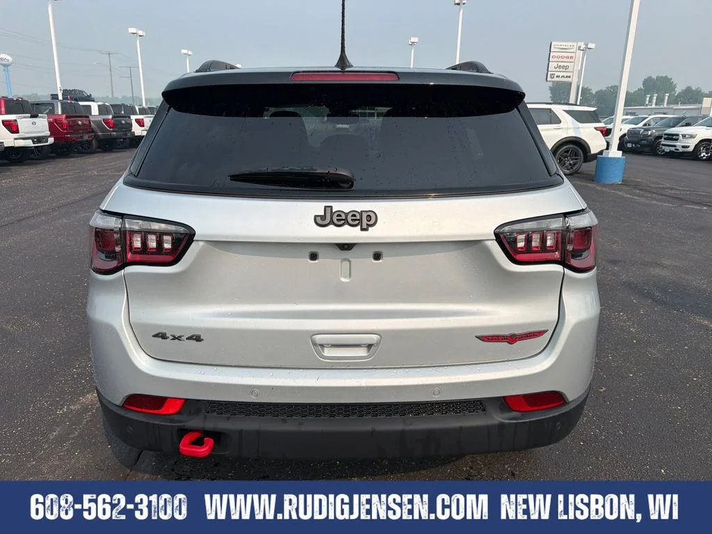 Used 2025 Silver Jeep Trailhawk image 4