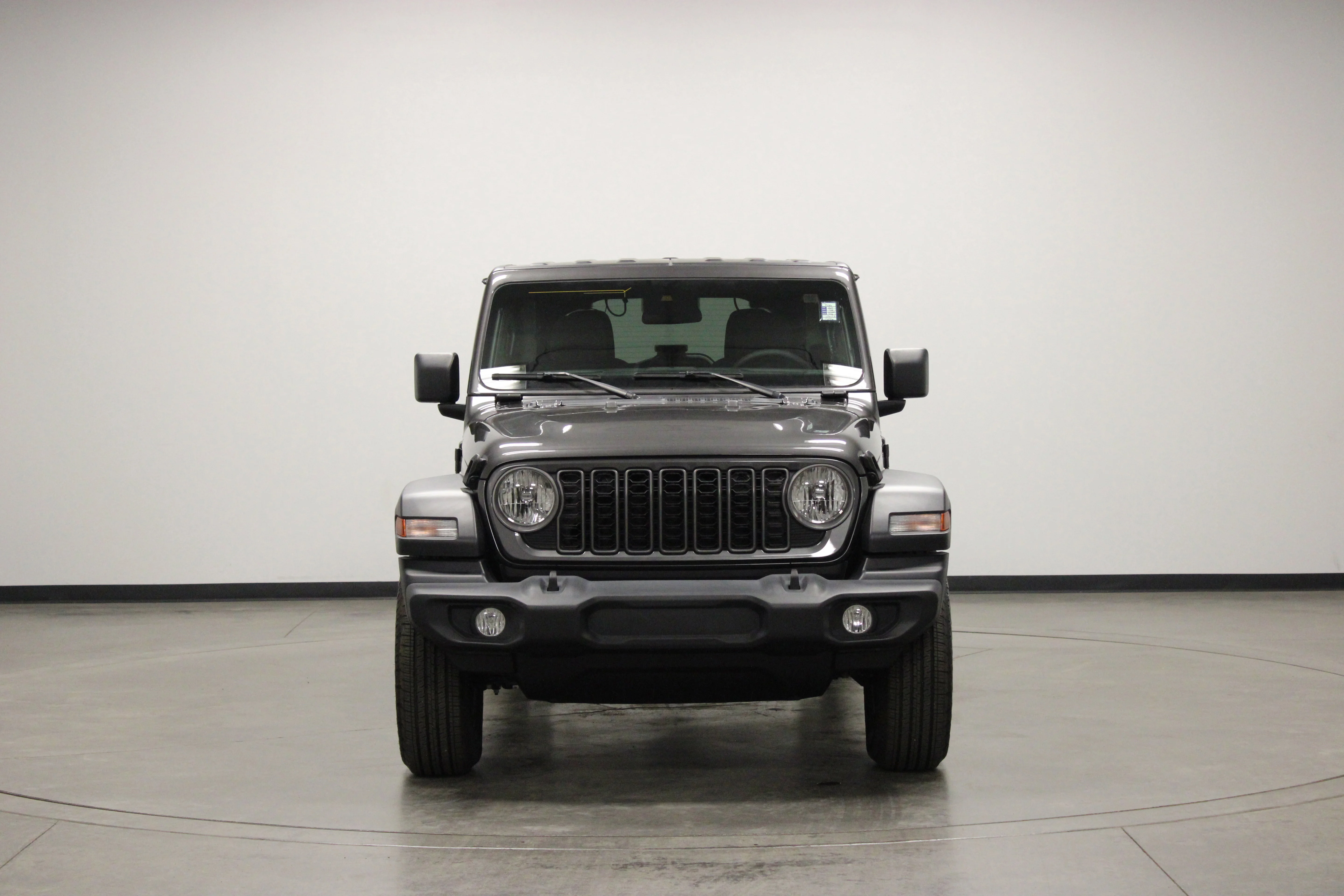 Used 2025 Granite Crystal Metallic Clearcoat Jeep Sport S image 3