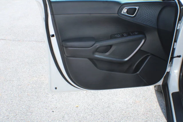 Used 2025 Snow White Pearl Kia EX image 6