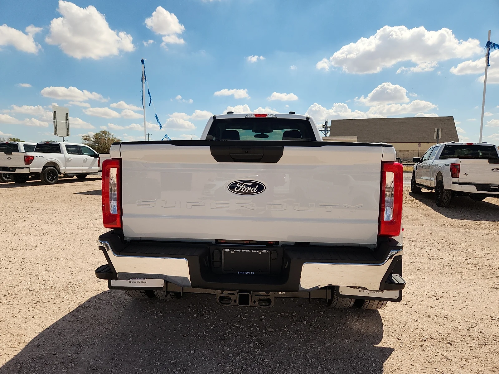 New 2027 Oxford White Ford XLT image 6