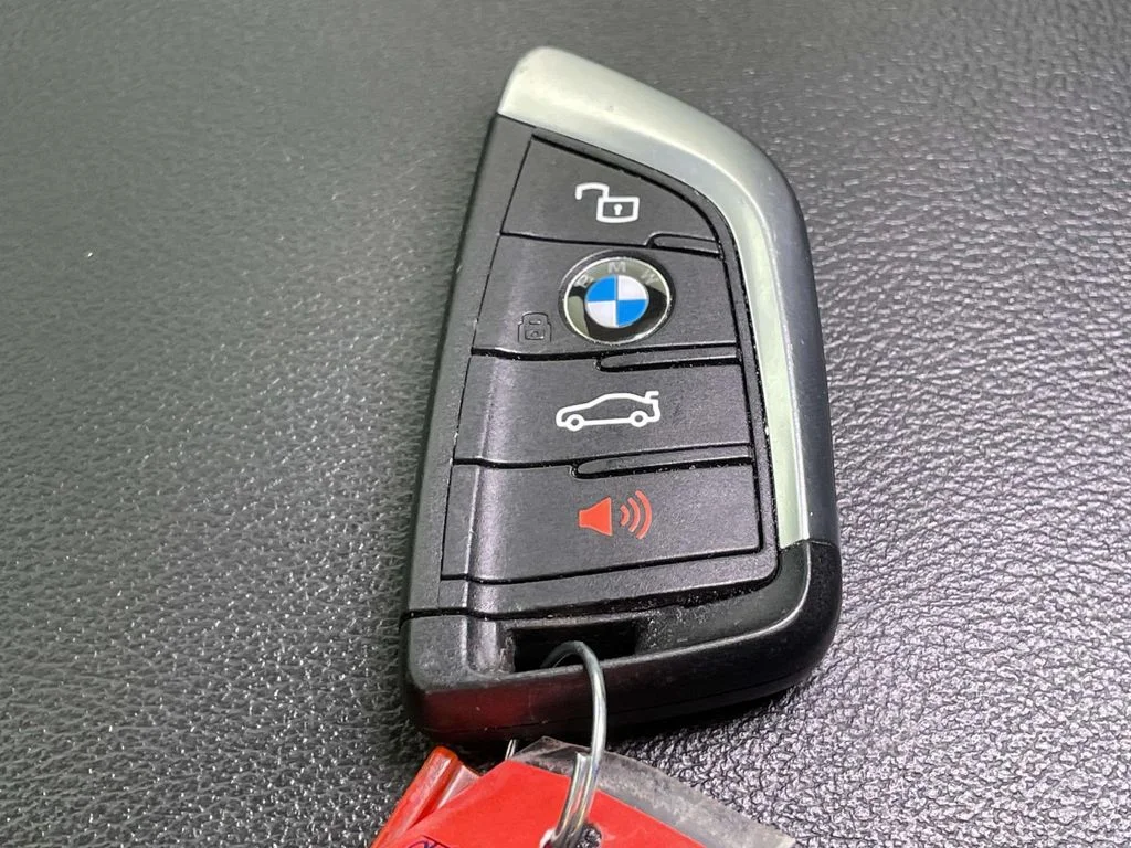 Used 2023 Gray BMW xDrive30i image 40