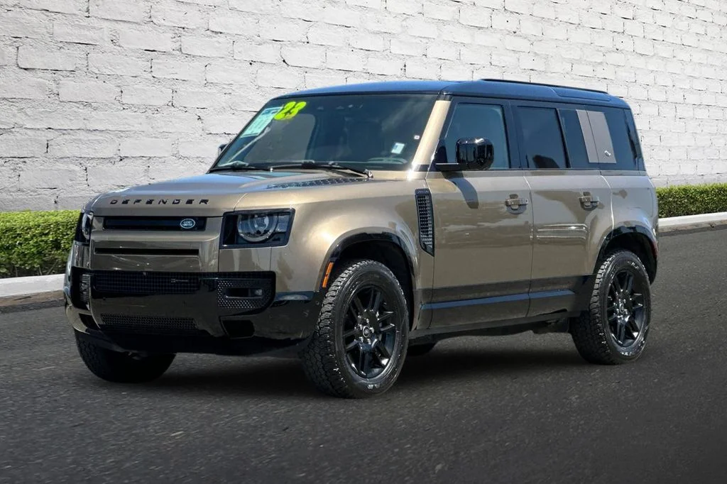 Used 2023 Brown Land Rover X-Dynamic SE image 8