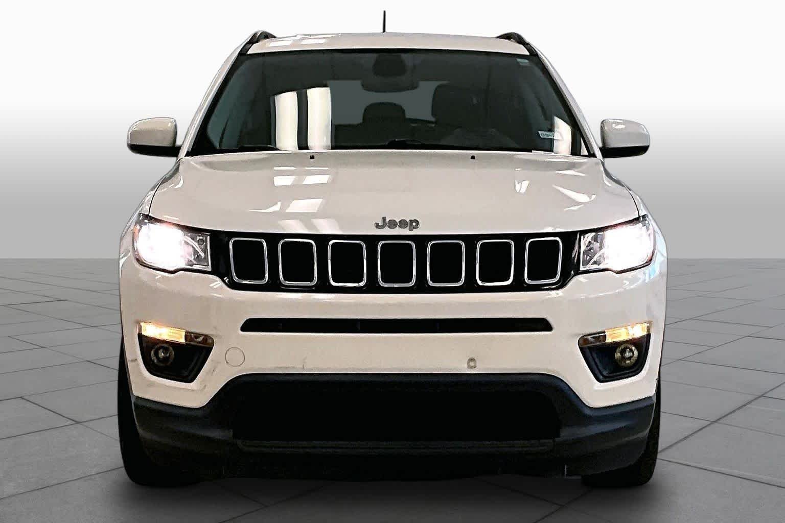 Used 2020 White Clearcoat Jeep Latitude image 3