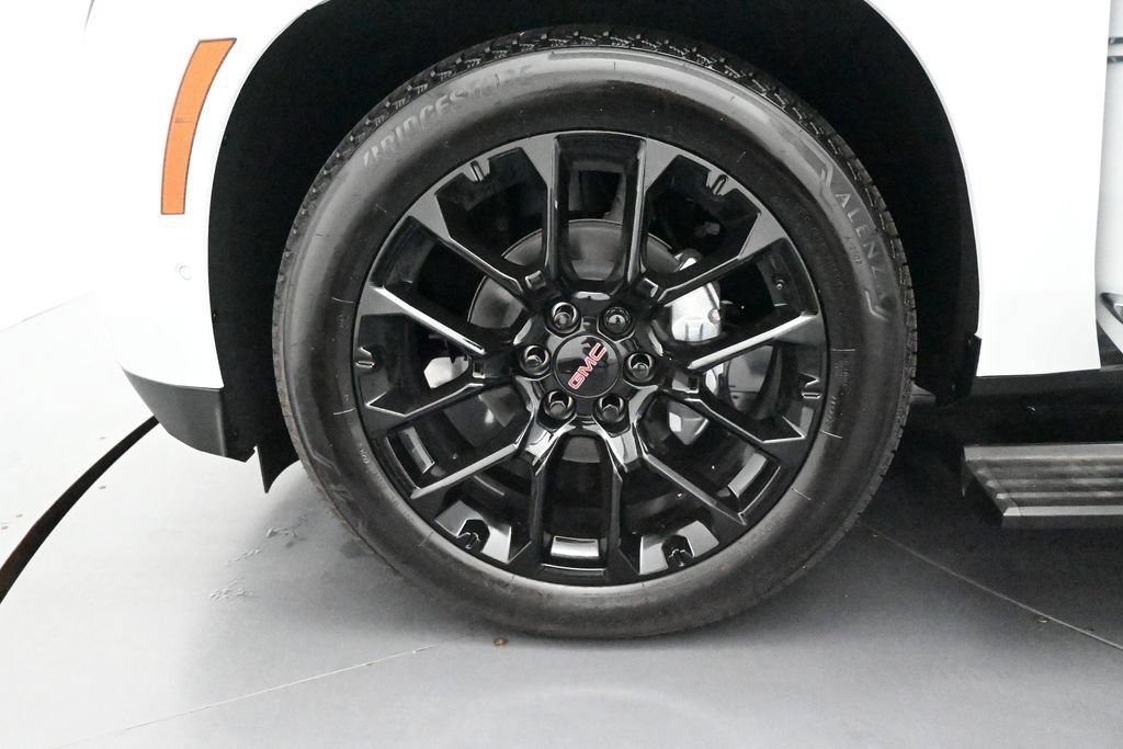 2026 GMC Yukon XL Denali - Photo 8