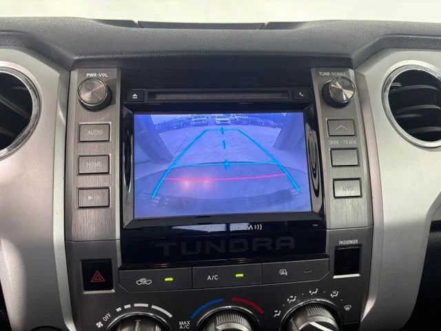 Used 2015 Silver Toyota SR5 image 23
