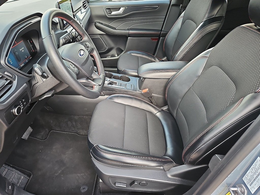 Used 2025 Vapor Blue Ford ST-Line image 13
