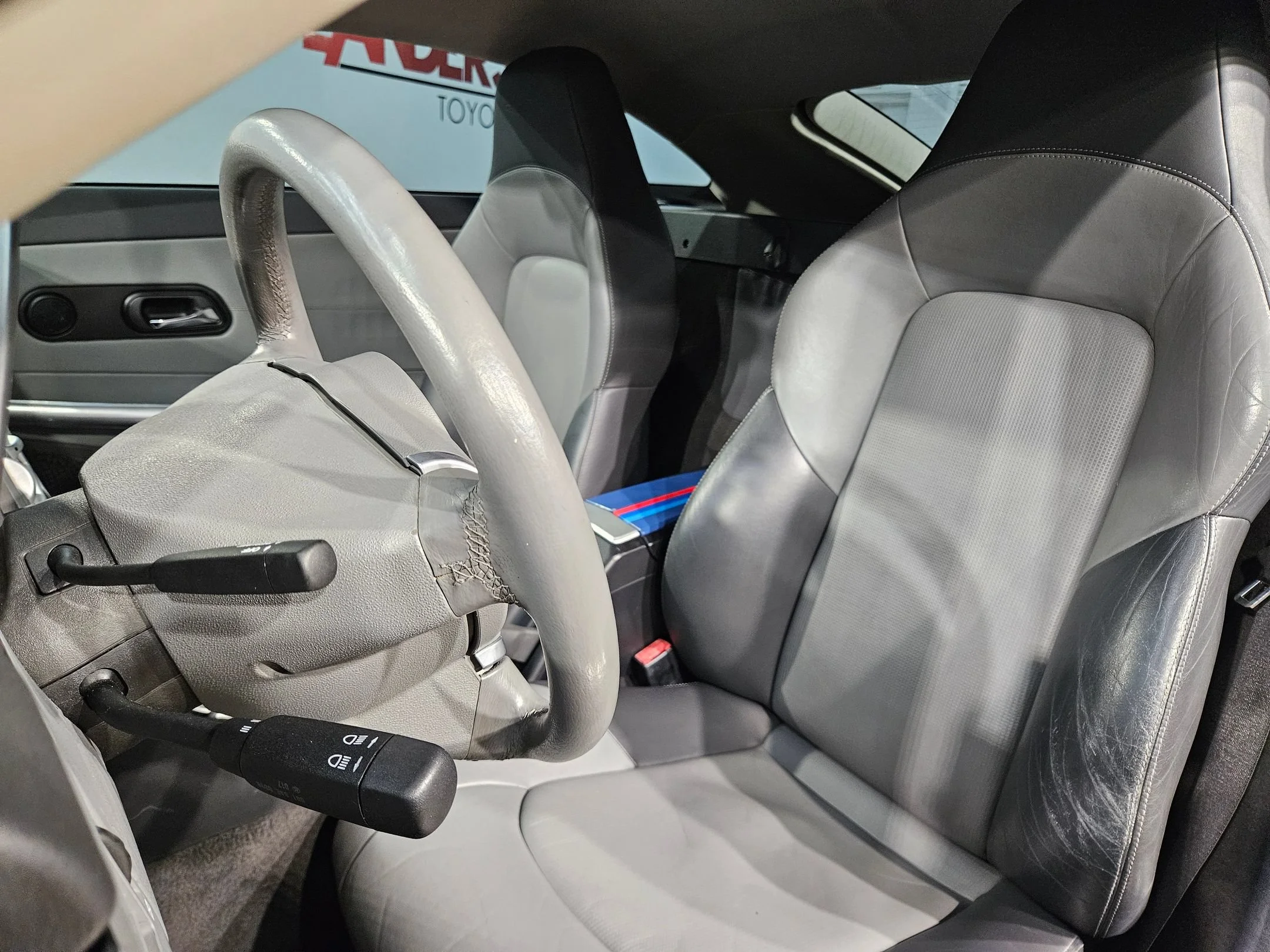 Used 2004 Black Chrysler  image 15