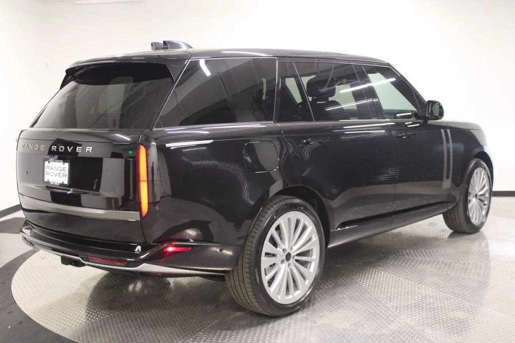 New 2026 Santorini Black Land Rover SE image 12