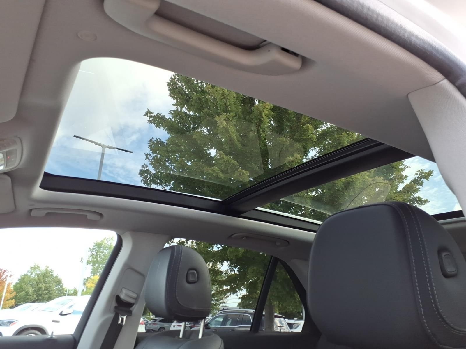 Certified Used 2025  Mercedes-Benz GLE 350 image 12