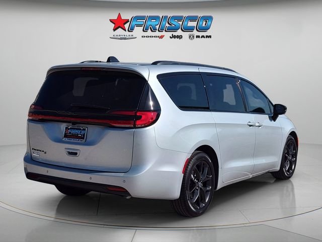 New 2026 Silver Mist Clear-Coat Exterior Paint Chrysler Select image 7