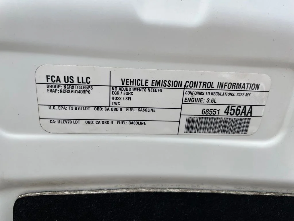 Used 2022 Bright White Clearcoat Chrysler Touring L image 34