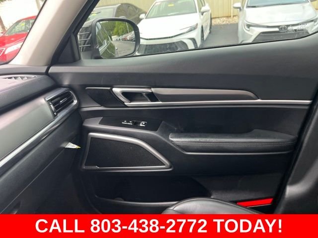 Used 2022 Black Kia S image 29