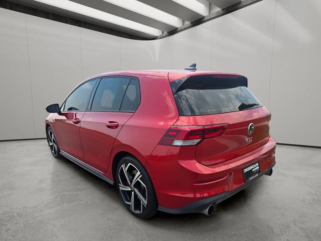 Used 2024 Kings Red Metallic Volkswagen SE image 4