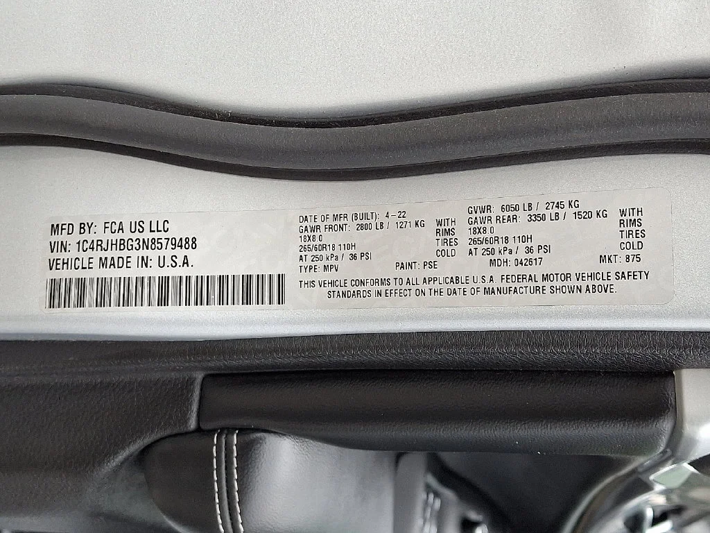 Used 2022 Silver Jeep Limited 4x4 image 28