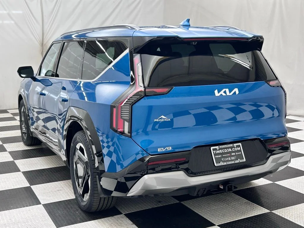 Used 2024 Blue Kia Land image 5