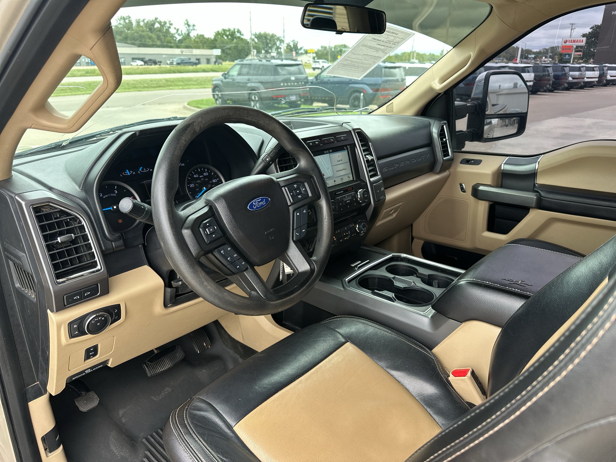 Used 2017 White Gold Metallic Ford XLT image 2