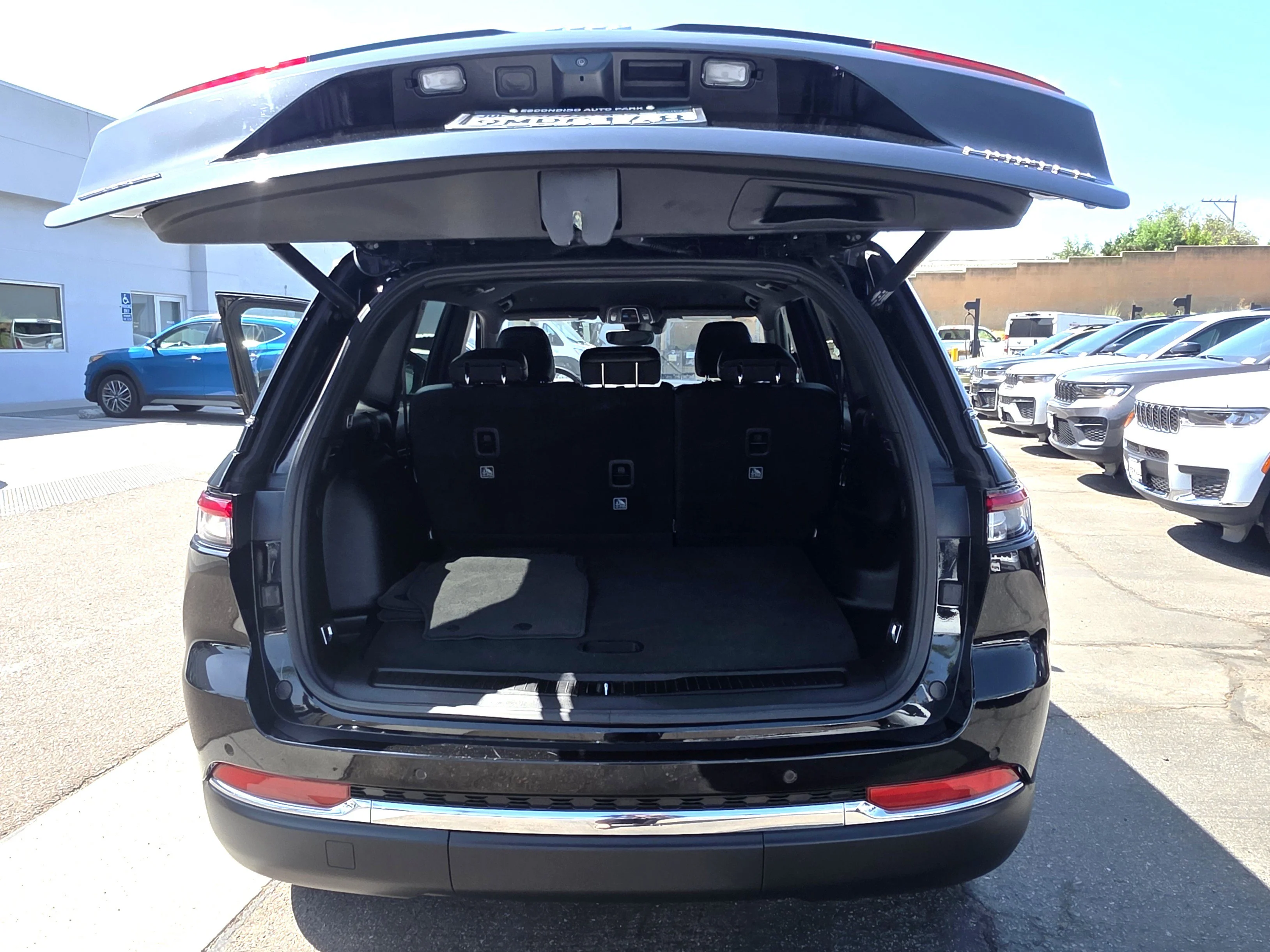 Used 2024 Diamond Black Jeep Limited image 20