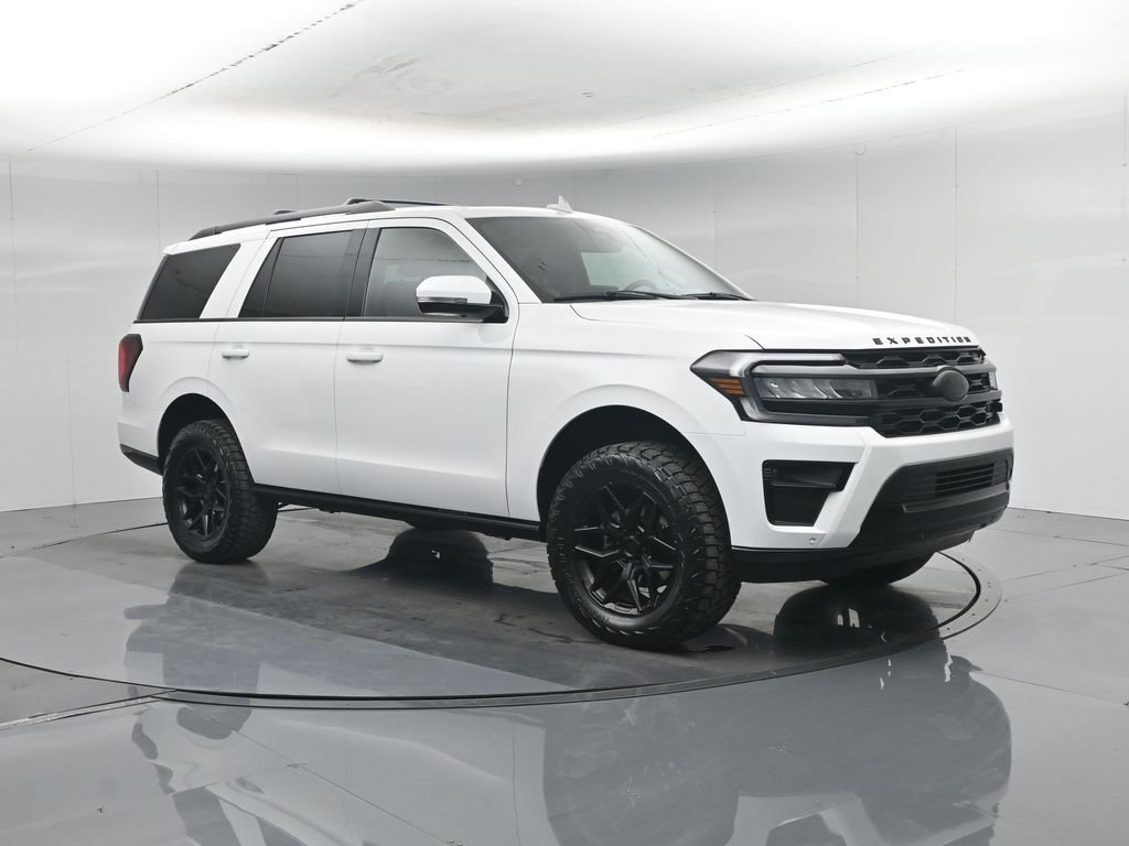 Used 2024 White Ford Limited image 6