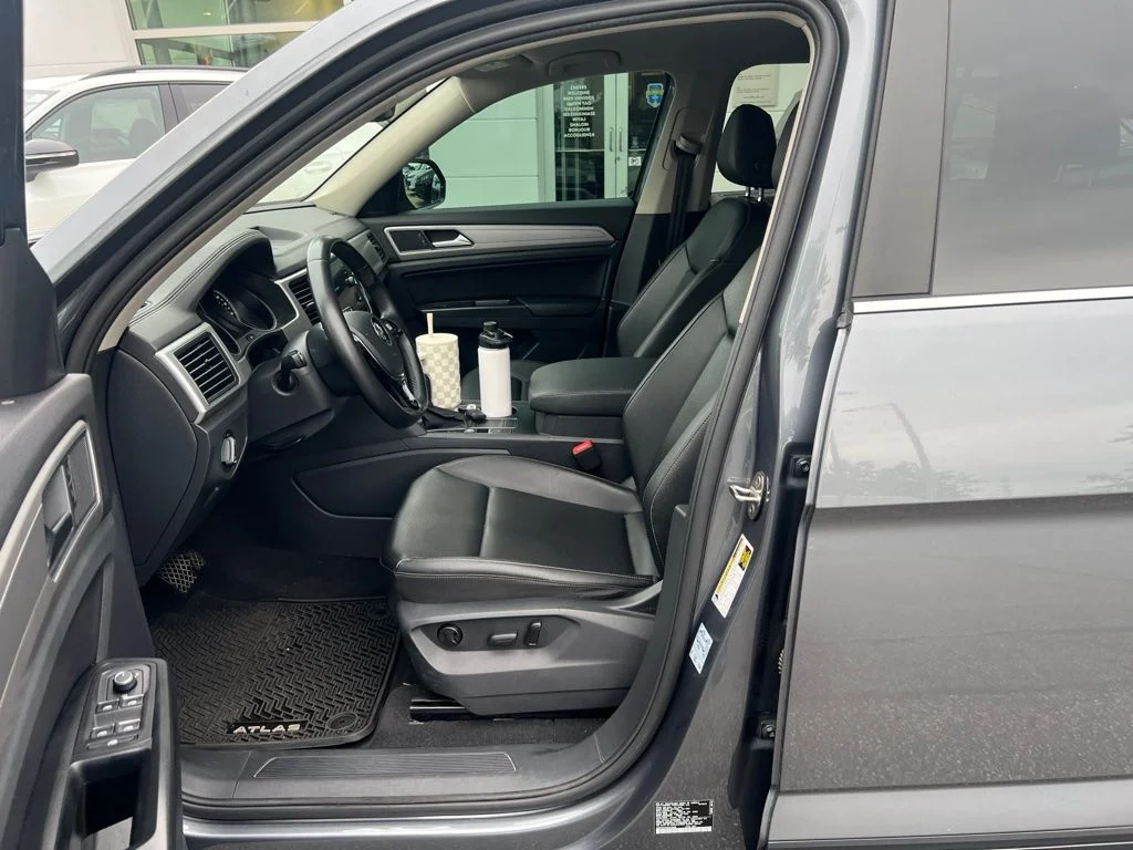 Used 2019 Gray Volkswagen 2.0T SE image 8