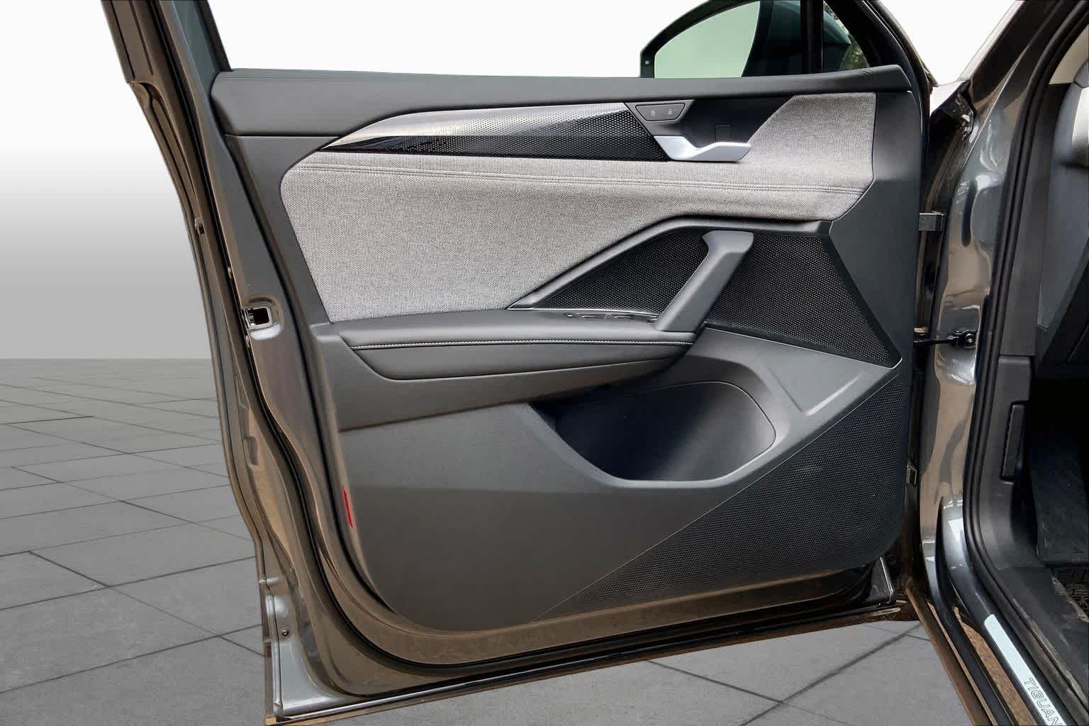 New 2026 Platinum Gray Metallic Volkswagen S image 10