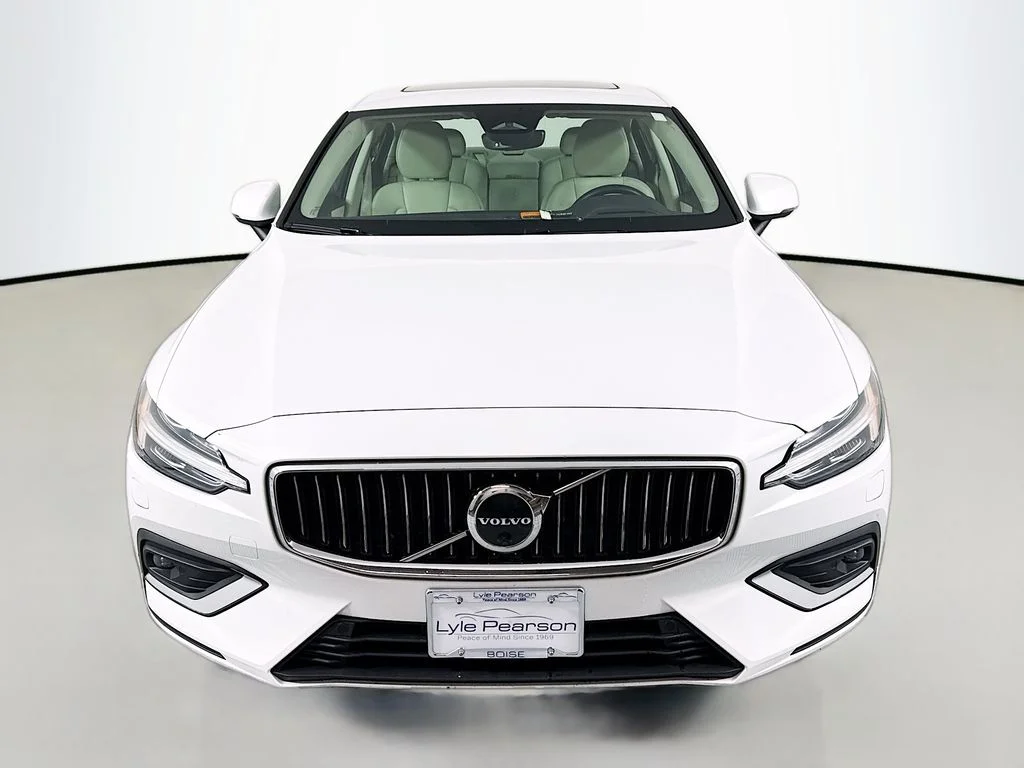 Used 2023 Crystal White Volvo Ultimate image 6