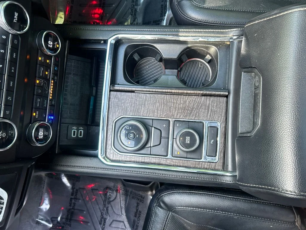 Used 2019  Ford Limited image 18