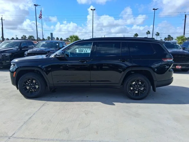New 2026 Diamond Black Crystal Pearl-Coat Exterior Paint Jeep Altitude image 4