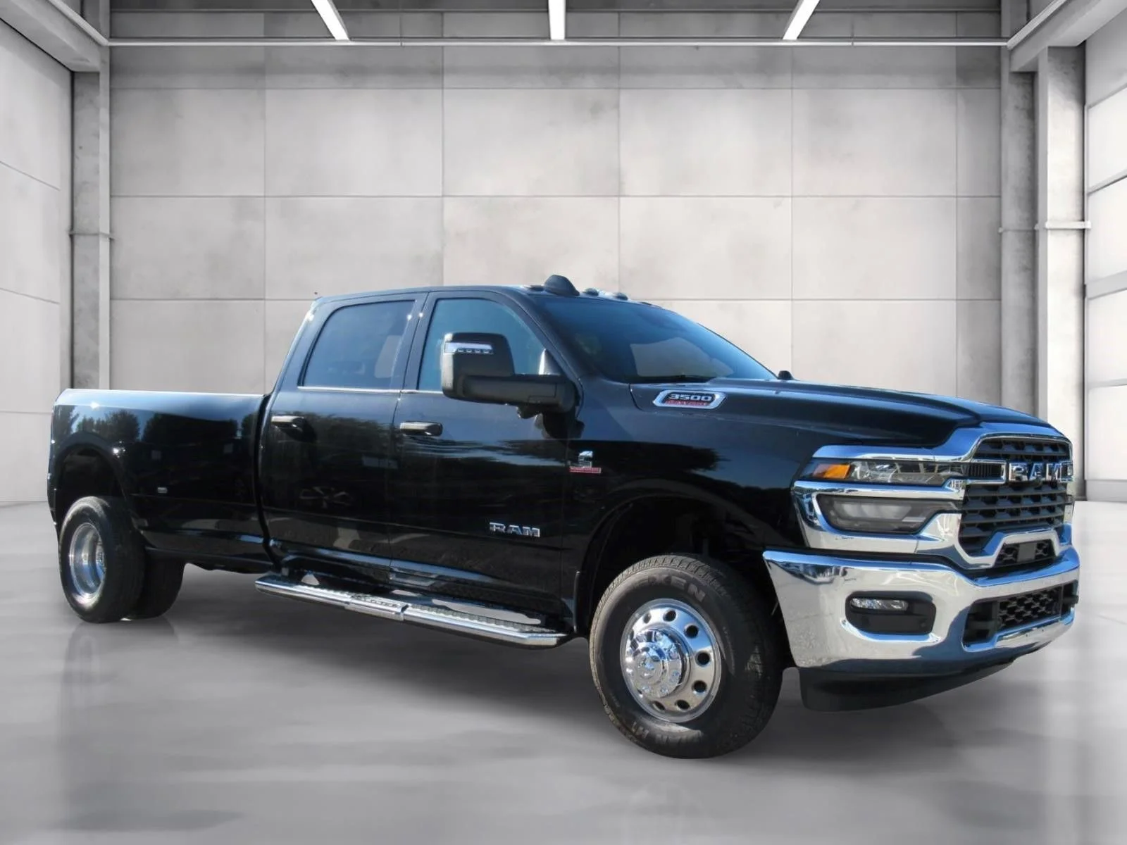 New 2026 Diamond Black Crystal Pearl-Coat Exterior Paint RAM Big Horn image 1