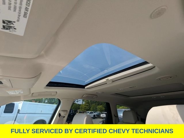 Used 2023 White Buick Premium Group image 25