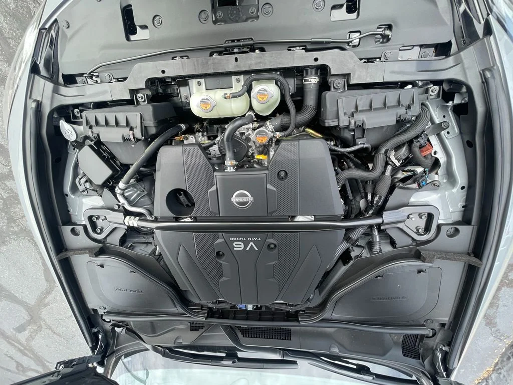 New 2027 Boulder Gray Pearl / Super Black Two-tone Nissan Sport image 20